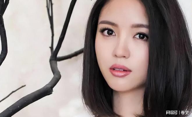 怀孕6个月上春晚站C位真人生赢家OG真人艳压奚梦瑶拒嫁30亿豪门(图3)